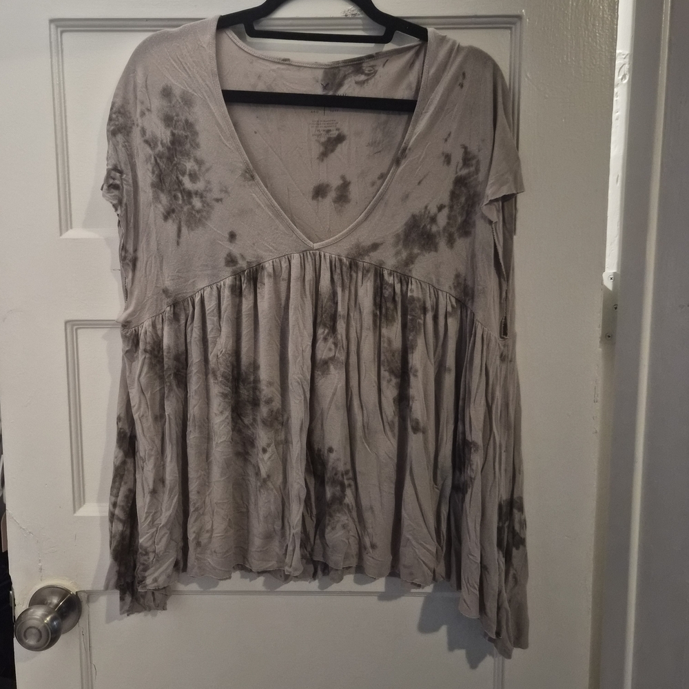 American Eagle Outfitters Gray Tie-Dye V-Neck Blouse